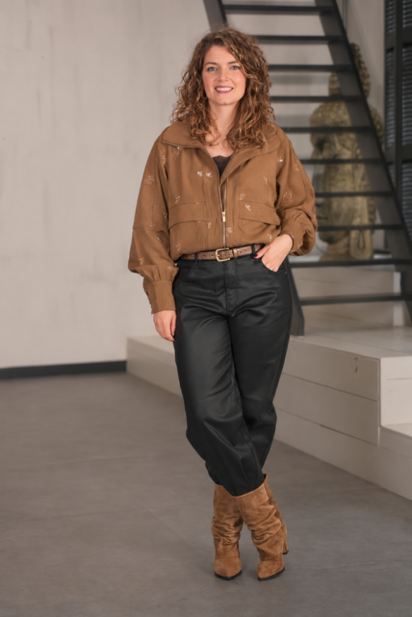 SHOW %lookbooks.TITEL%