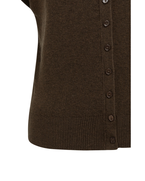 Yaya Mouwloos gebreid vest met knop 908142