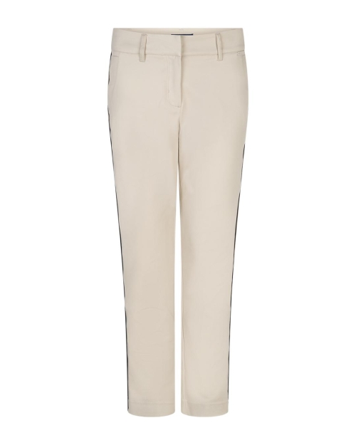 Red Button De Diana Smart Piping is een broek van smart kwali