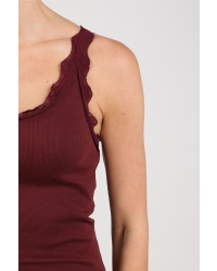 NUKUS Maddie Singlet Kant 333 cherry