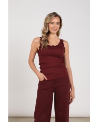 NUKUS Maddie Singlet Kant 333 cherry