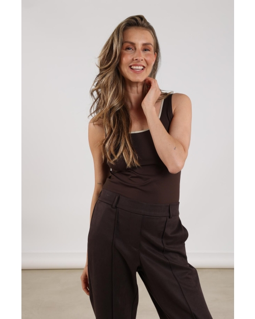 NUKUS Juba Singlet 262 293 Dark Choco